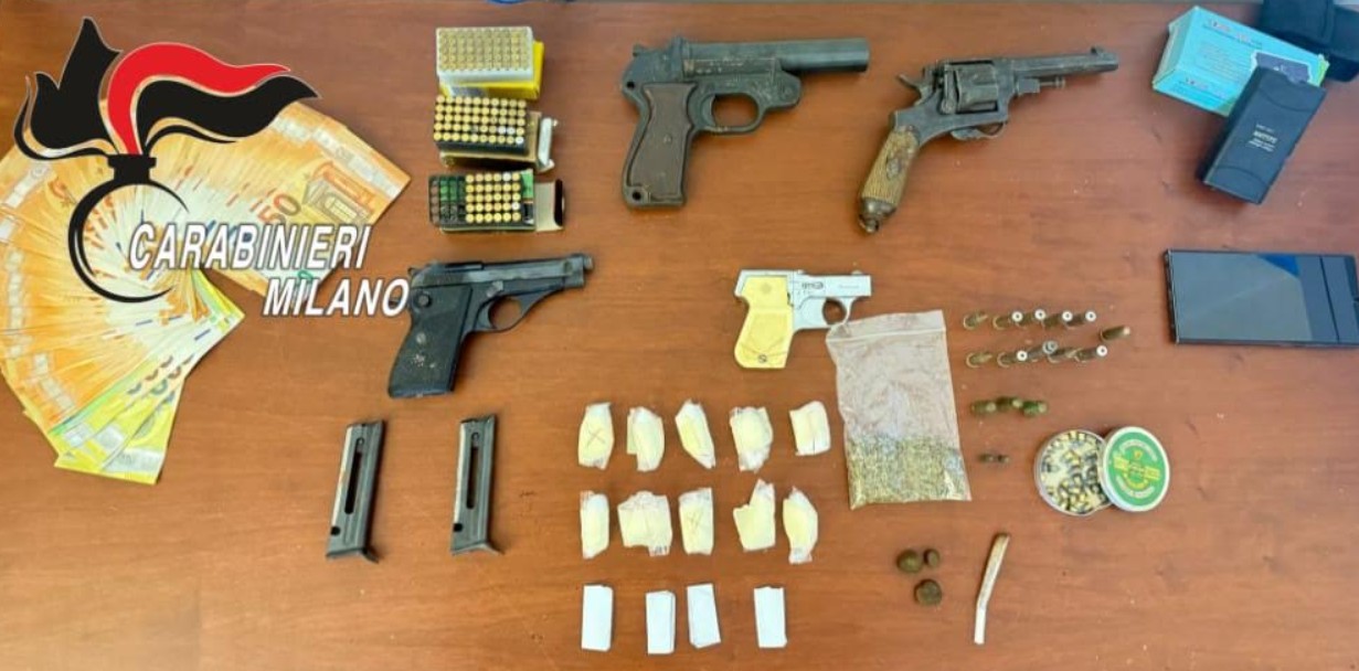 Arrestato un 56enne per possesso di armi e sostanze stupefacenti