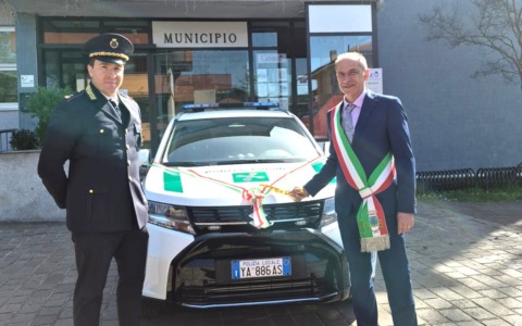 Cesate riceve una nuova vettura per la Polizia Locale