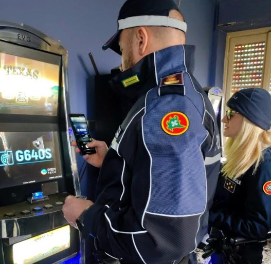 Controlli della Polizia Locale a Garbagnate Milanese: alcol ai minorenni e slot machine illegali