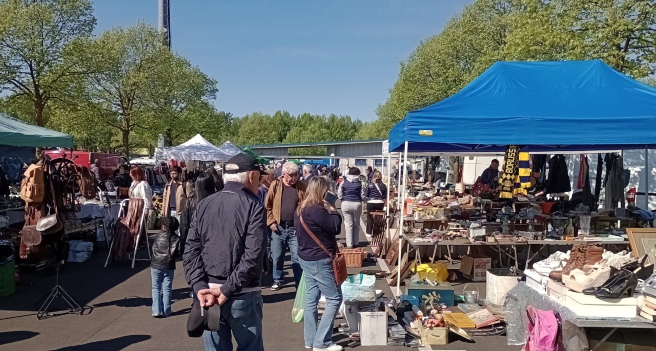 Il mercatino dell’antiquariato resiste alla crisi