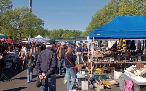 Il mercatino dell’antiquariato resiste alla crisi