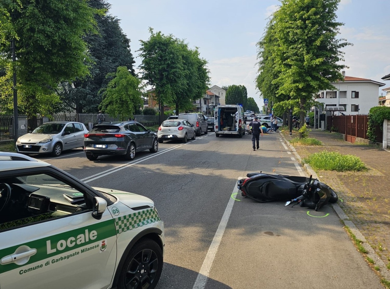 Scontro tra auto e moto: un 25enne in ospedale
