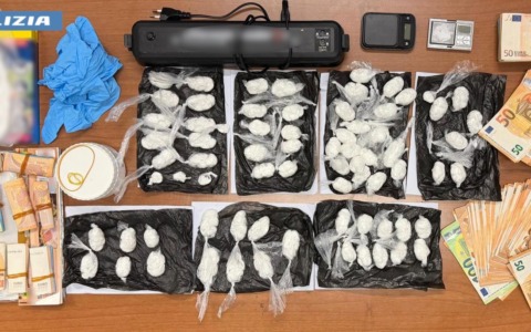Spaccio di droga in casa: arrestati due uomini a Milano