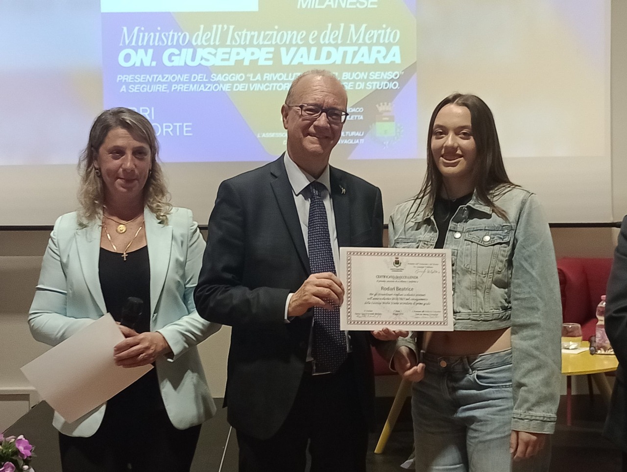 Il Ministro Giuseppe Valditara premia gli studenti di Garbagnate