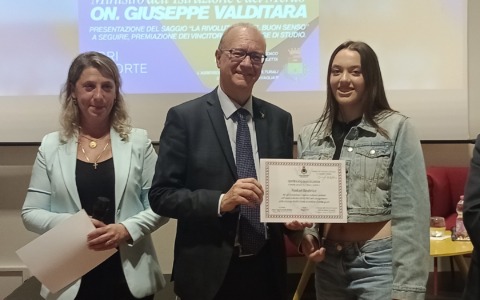 Il Ministro Giuseppe Valditara premia gli studenti di Garbagnate