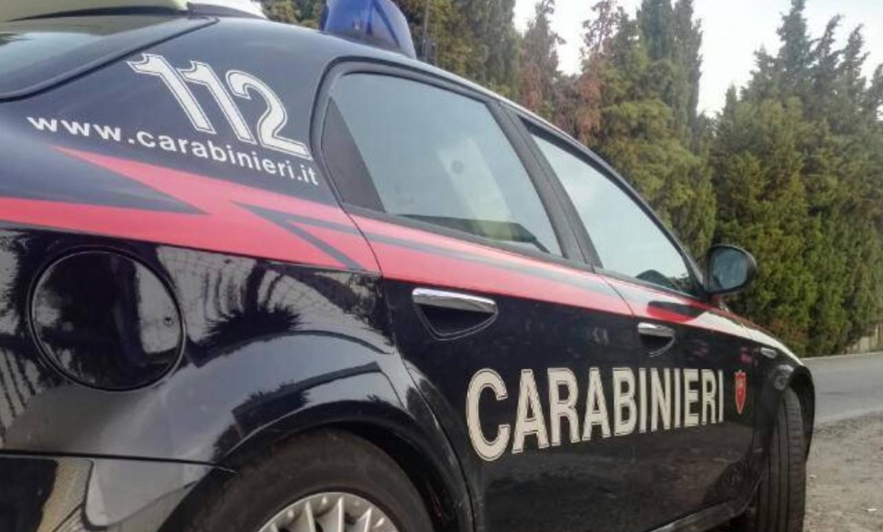 Un 31enne marocchino minaccia al comando di Polizia con un coltello: arrestato