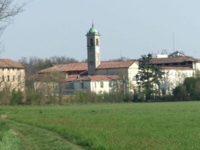 Uomo gambizzato e torturato nei boschi tra Garbagnate e Bollate